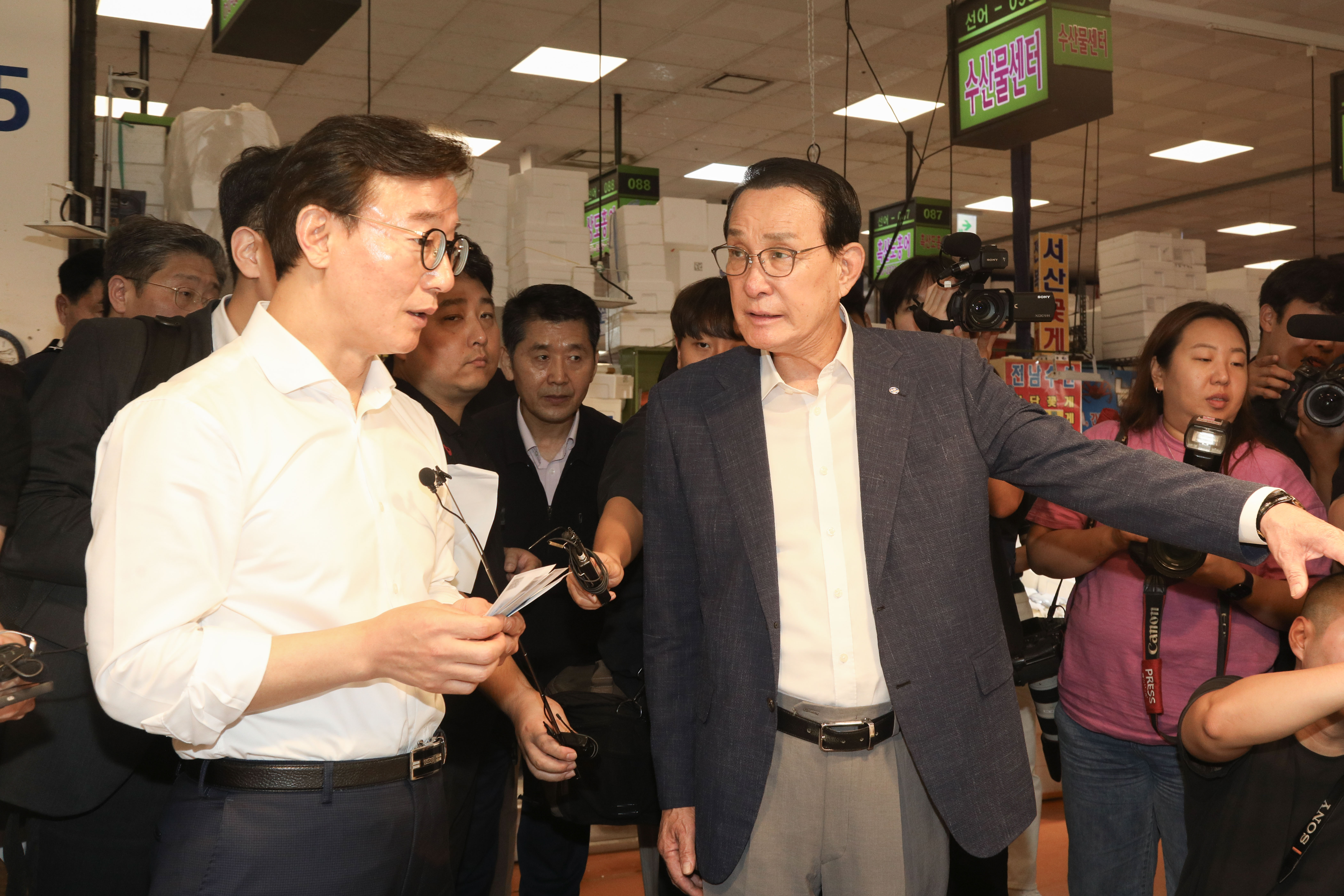 20250829 해양수산부장관 노량진수산시장 방문 (2).jpg 첨부 이미지